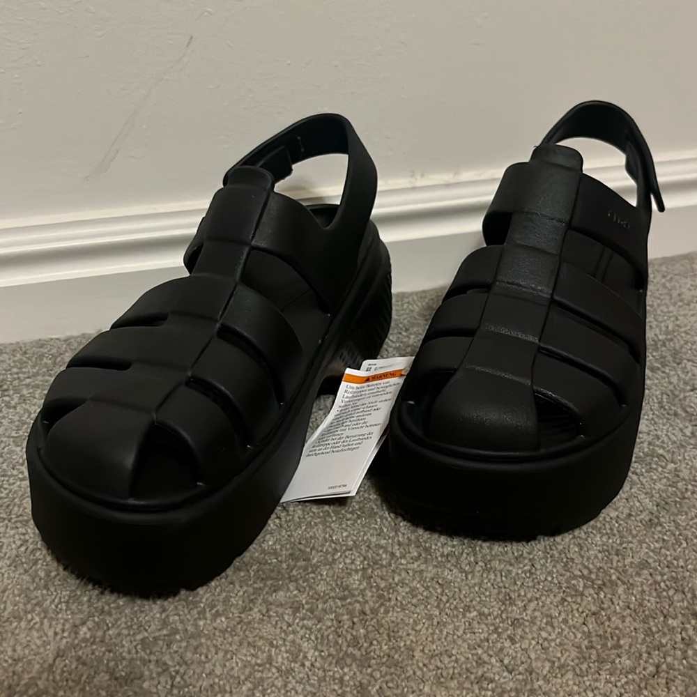 NWT Crocs stomp fisherman sandal